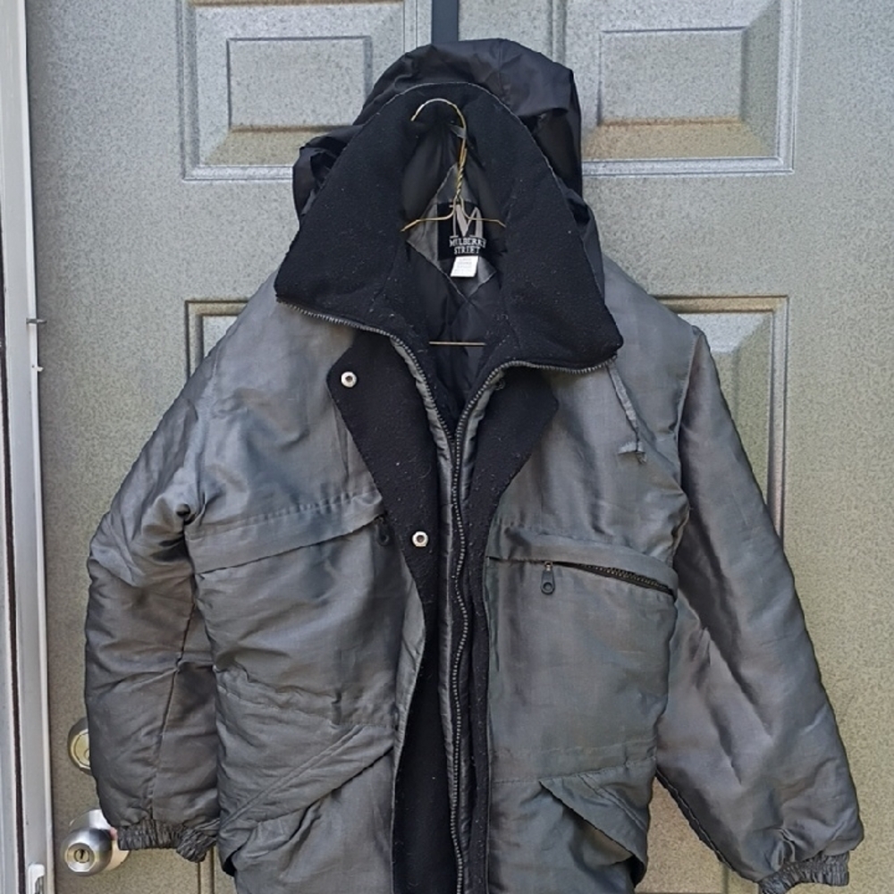 Mulberry Street Vintage Silver and Black Puffer Jacket Insulated Size Large
